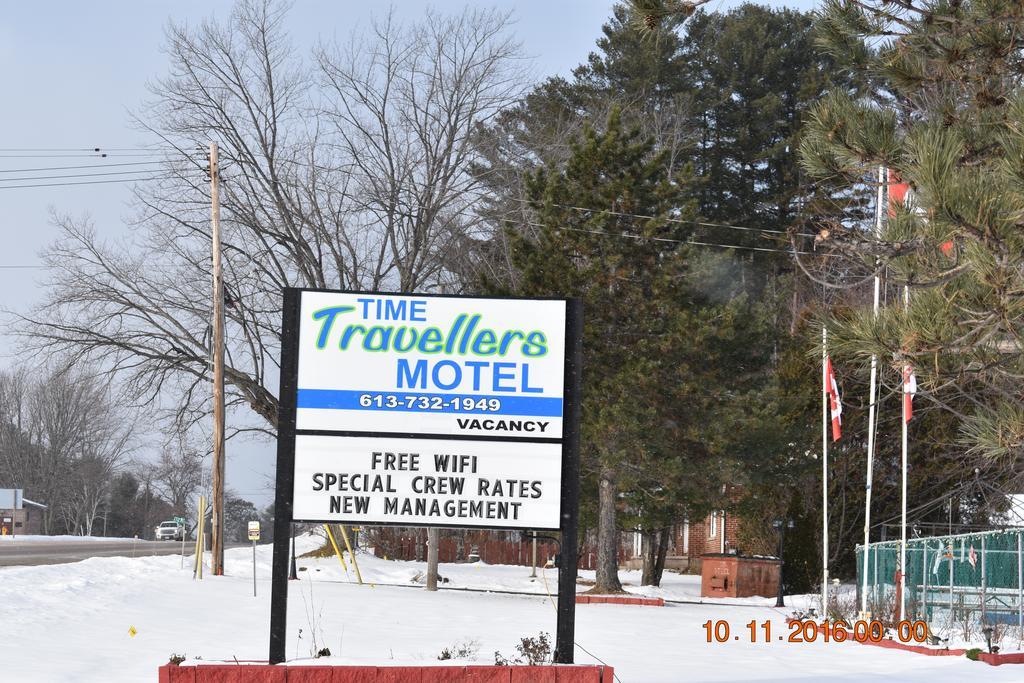 Time Travellers Motel Petawawa Exterior foto